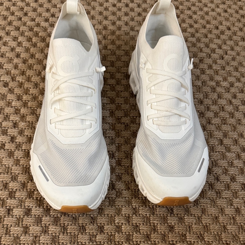 On Running Versa Men’s 11.5 White Sneakers in like new-excellent condition